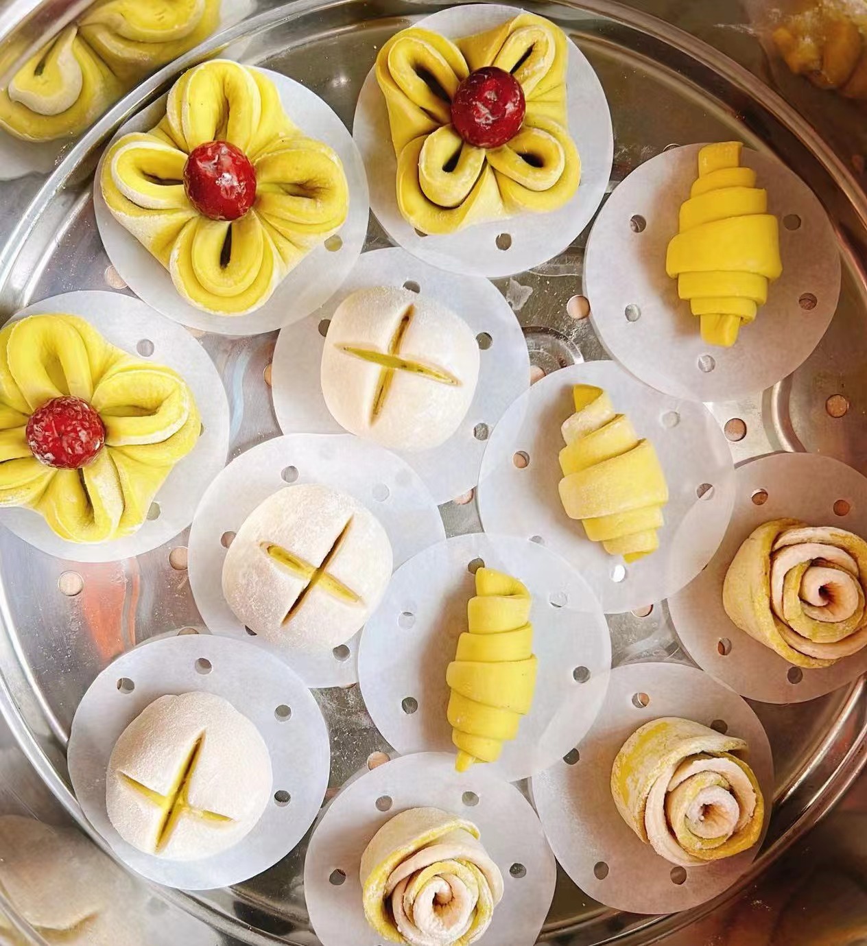 月子里的婴儿,是该多抱抱还是该多躺躺?