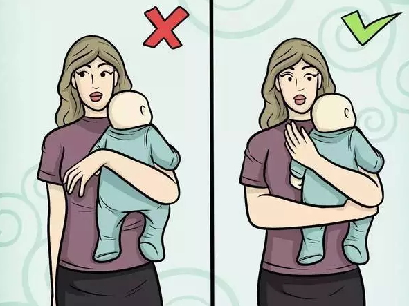 新生宝宝竖抱就会伤害脊柱？那是你抱的方法不对！