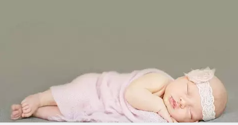 三个小妙招，巧对宝宝睡觉“黑白颠倒”