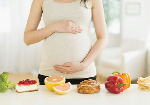 为什么有些孕妈3个月显怀，有的7个月才显怀?