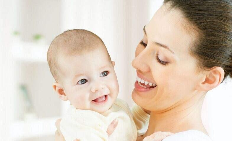 为么什?婴儿困了不能自己睡觉，非要人哄非要人抱呢？