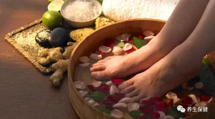 泡脚的时候加点它，三天逼出体内湿气!