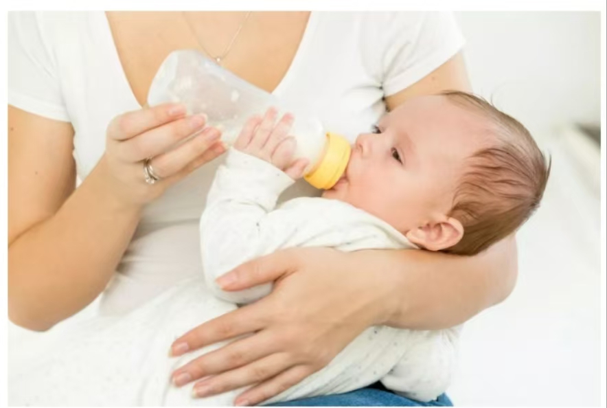 各年龄阶段的宝宝怎样喂奶才不会过量？
