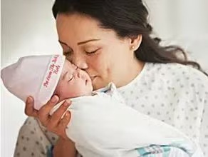 母乳喂养|2大方法让宝宝顺利吃上第一口奶！