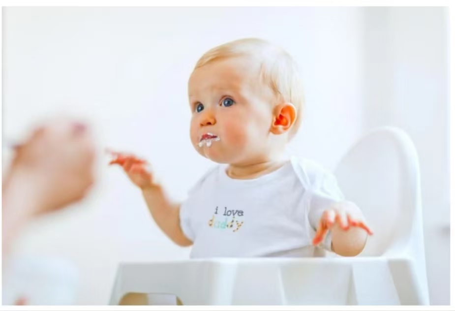 别再过度喂养，宝宝可能承受不了